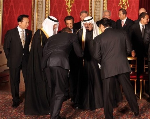 Obama bowing to King of Saudi Arabia